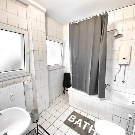 Apartamento Vaz Walsum Für Monteure Und Fachkräfte, Küche, Terrasse, Tv, Wlan, Parkplatz, Autobahnähe Duisburg