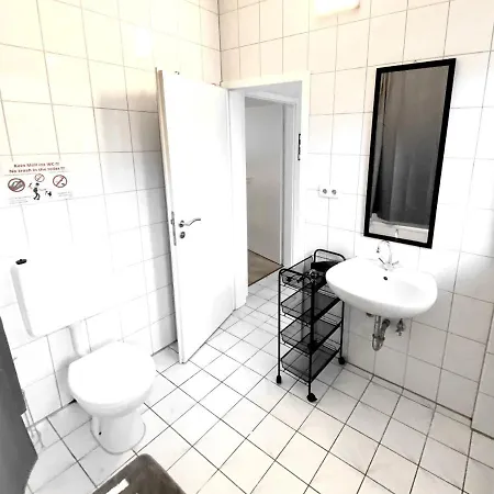 Apartamento Vaz Walsum Für Monteure Und Fachkräfte, Küche, Terrasse, Tv, Wlan, Parkplatz, Autobahnähe