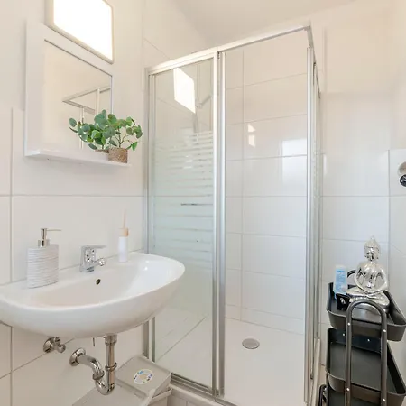 Vaz Haus Walsum Modernes Monteur- & Team-base Wlan, Kueche Duisburg