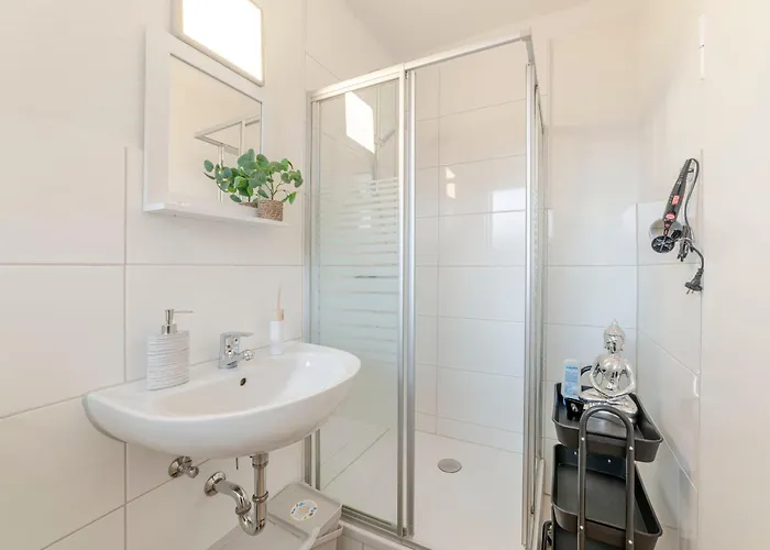 Vaz Haus Walsum Modernes Monteur- & Team-base Wlan, Kueche Duisburgo